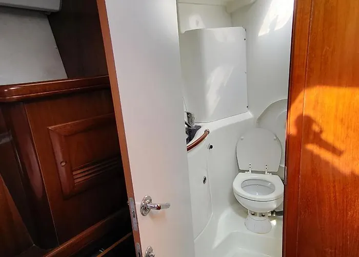 Botel Yacht Oceanis Clipper *