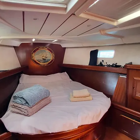 Bådhotel Yacht Oceanis Clipper *