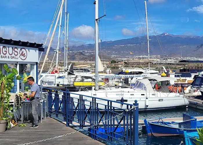 Yacht Oceanis Clipper Båthotell Las Galletas